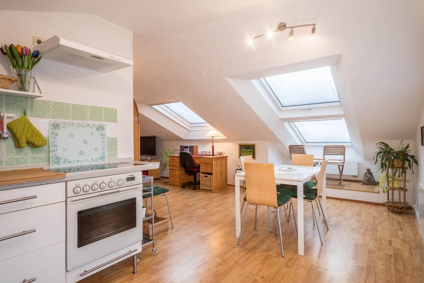 Foto 12 von 19: Ferienwohnung "Adlerblick" mit Bergblick, privater Terrasse und WLAN