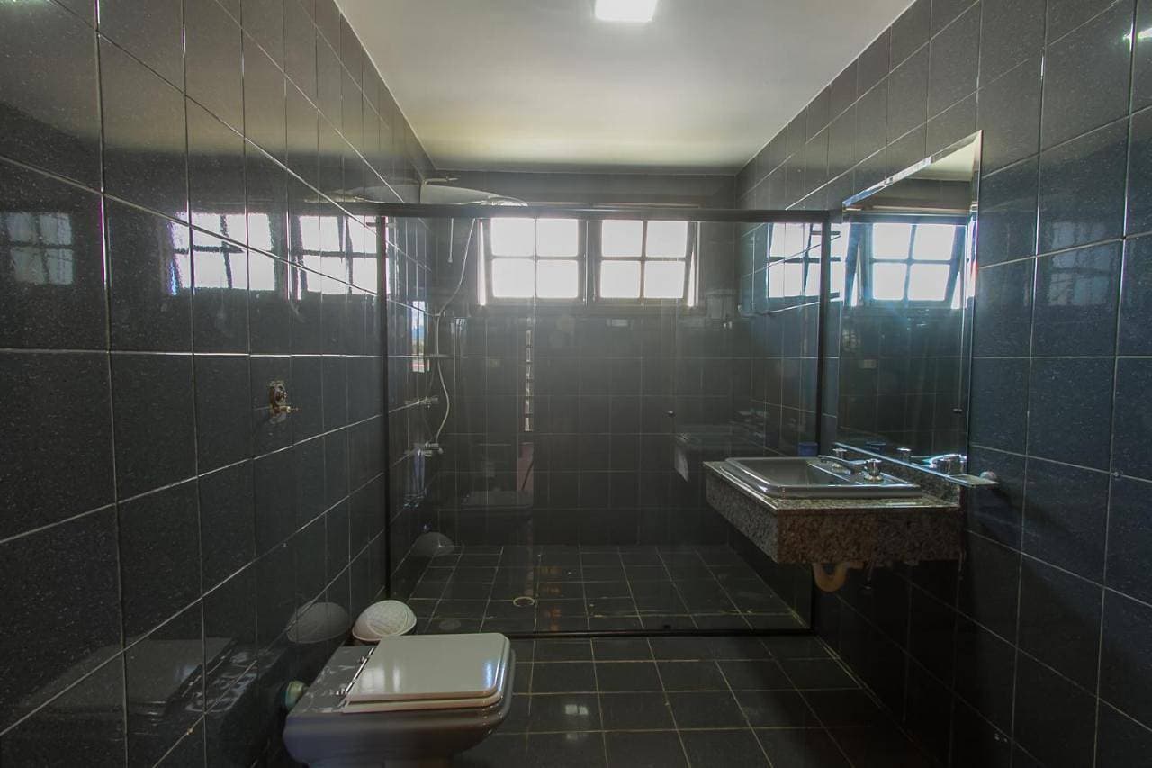 Foto 12 von 47: Family Room with Shared Bathroom