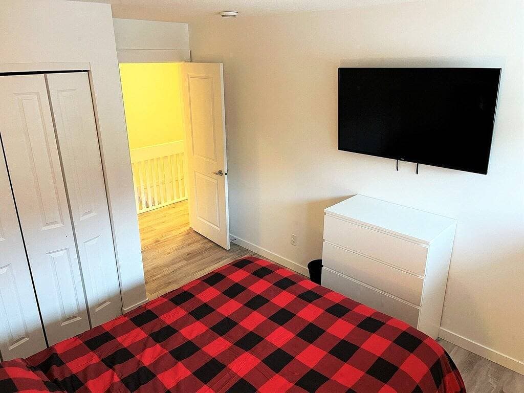 Renovated 3 bedroom condo, lower village, steps from the gondola and Toby pool. 1