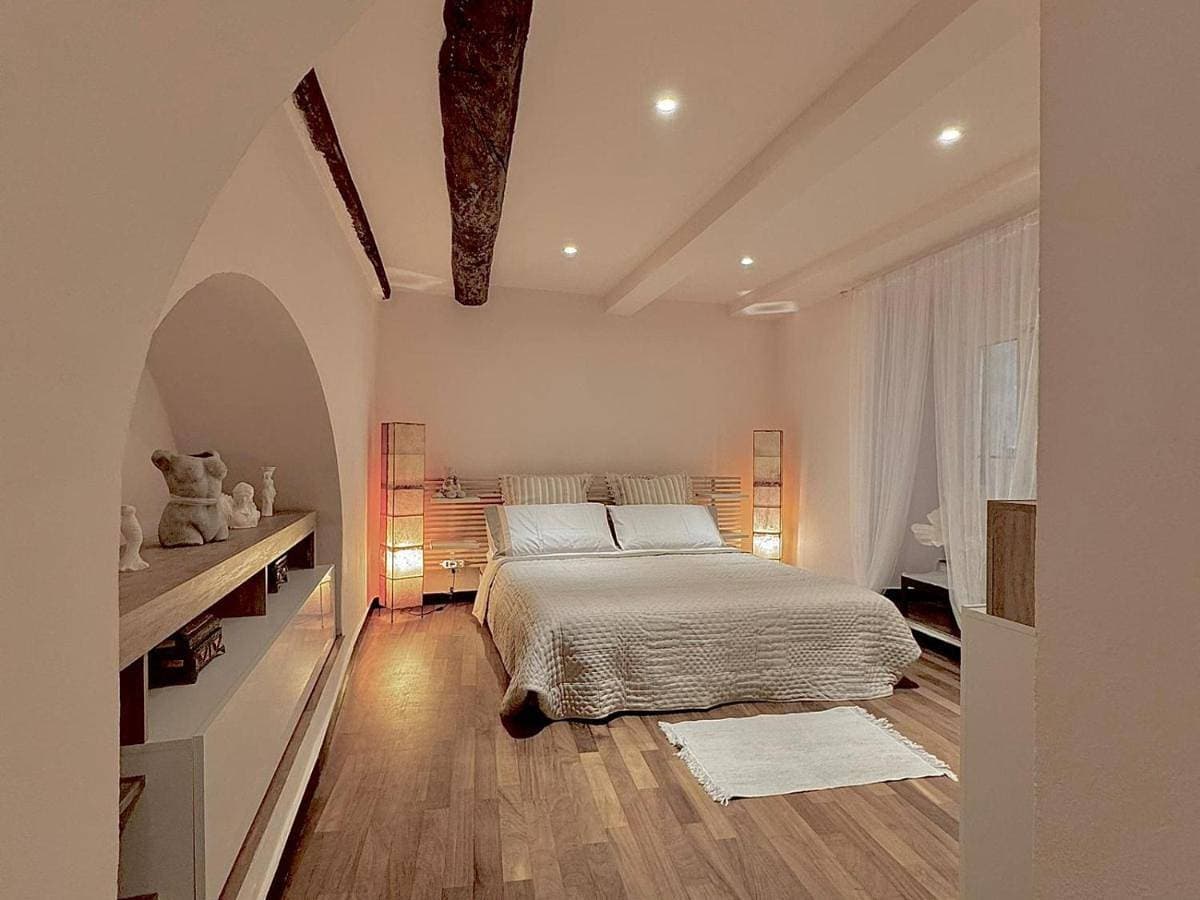 Caruggi Secret House - Romantic Loft in Centro Storico 1