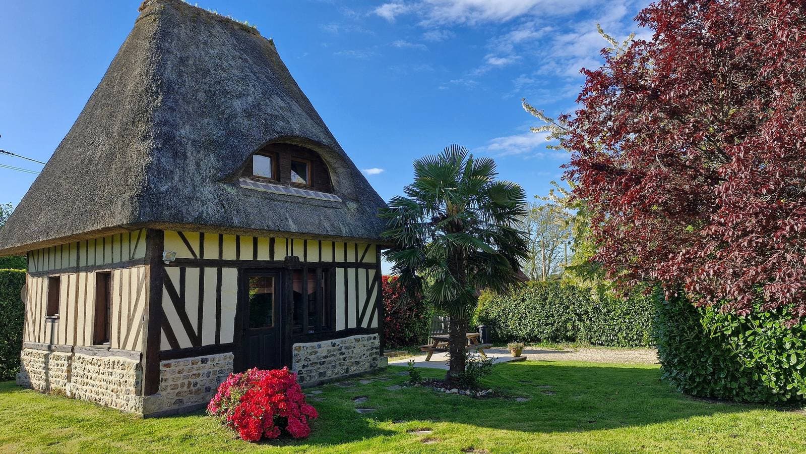 Foto 3 von 25: Bohème-Gîte im Zirkuswagen für 2–4 Personen nahe Honfleur mit Pool