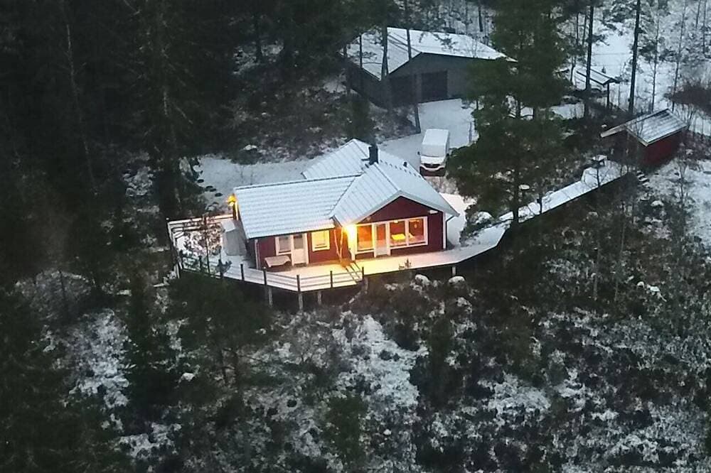 Foto 8 von 22: Ferienhaus Tived - direkt am See, Sauna, Boot, Badezuber