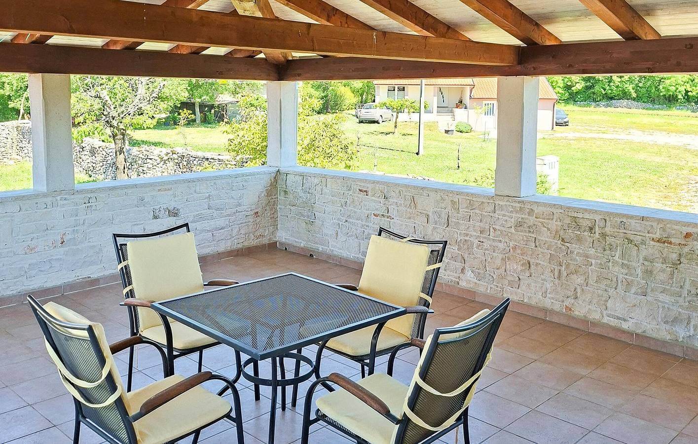 Foto 7 von 31: Geräumige 2-Zimmer-Wohnung mit Pool und Terrasse in der Nähe des Stadtzentrums von Jakovici