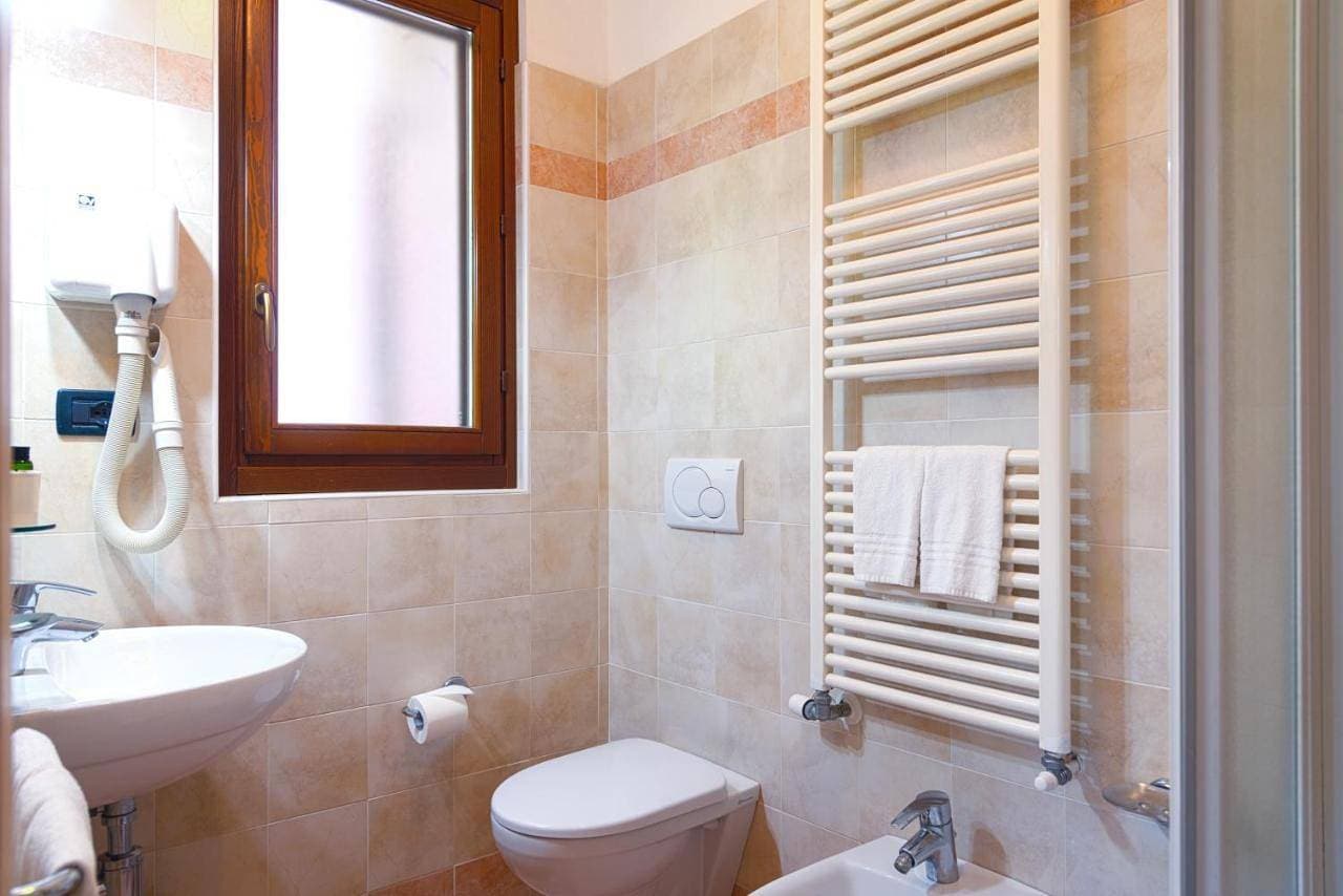 Foto 11 von 29: Double or Twin Room with Bathroom