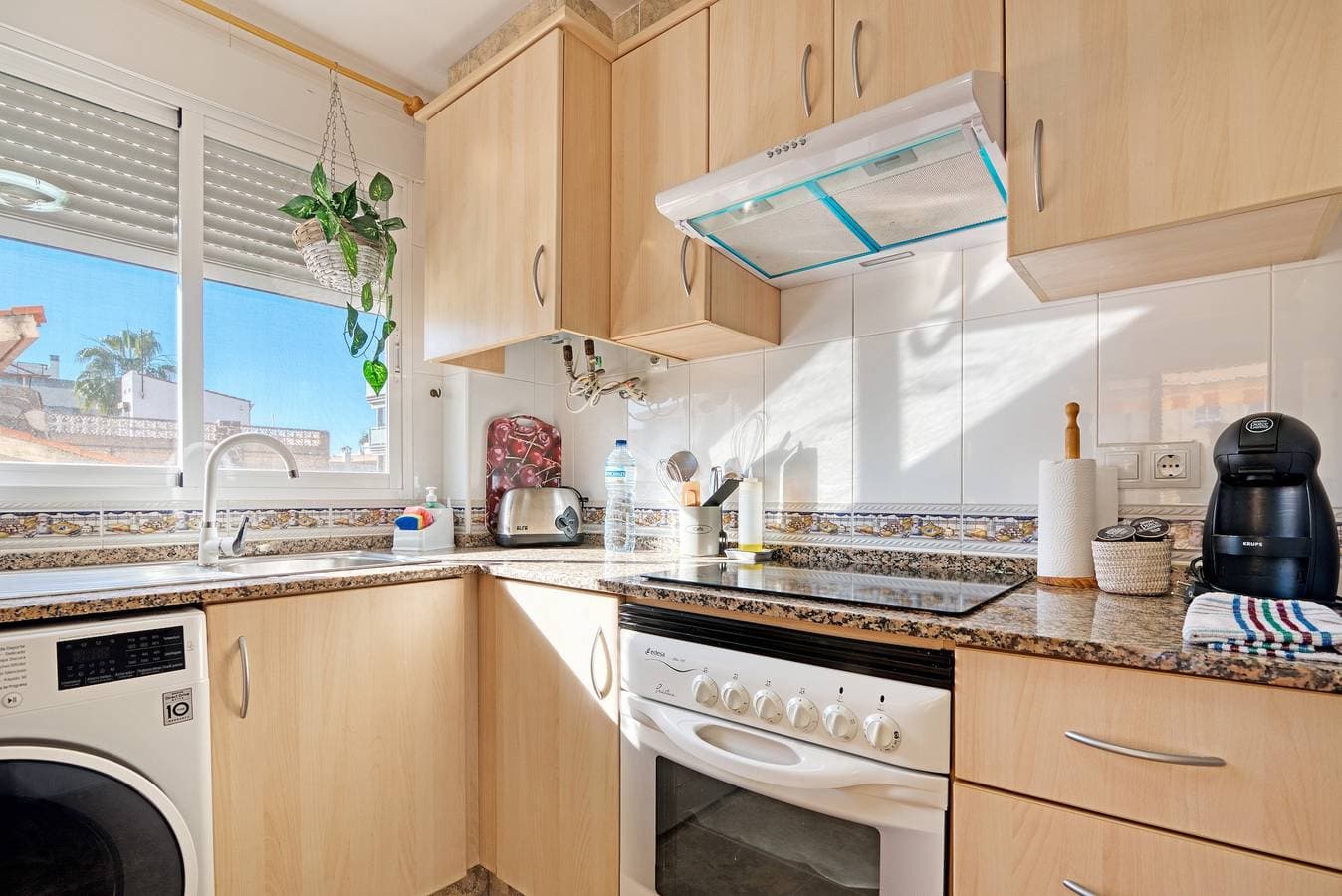 Foto 7 von 21: Ferienwohnung 'Playa De Chilches' mit privater Terrasse und Balkon