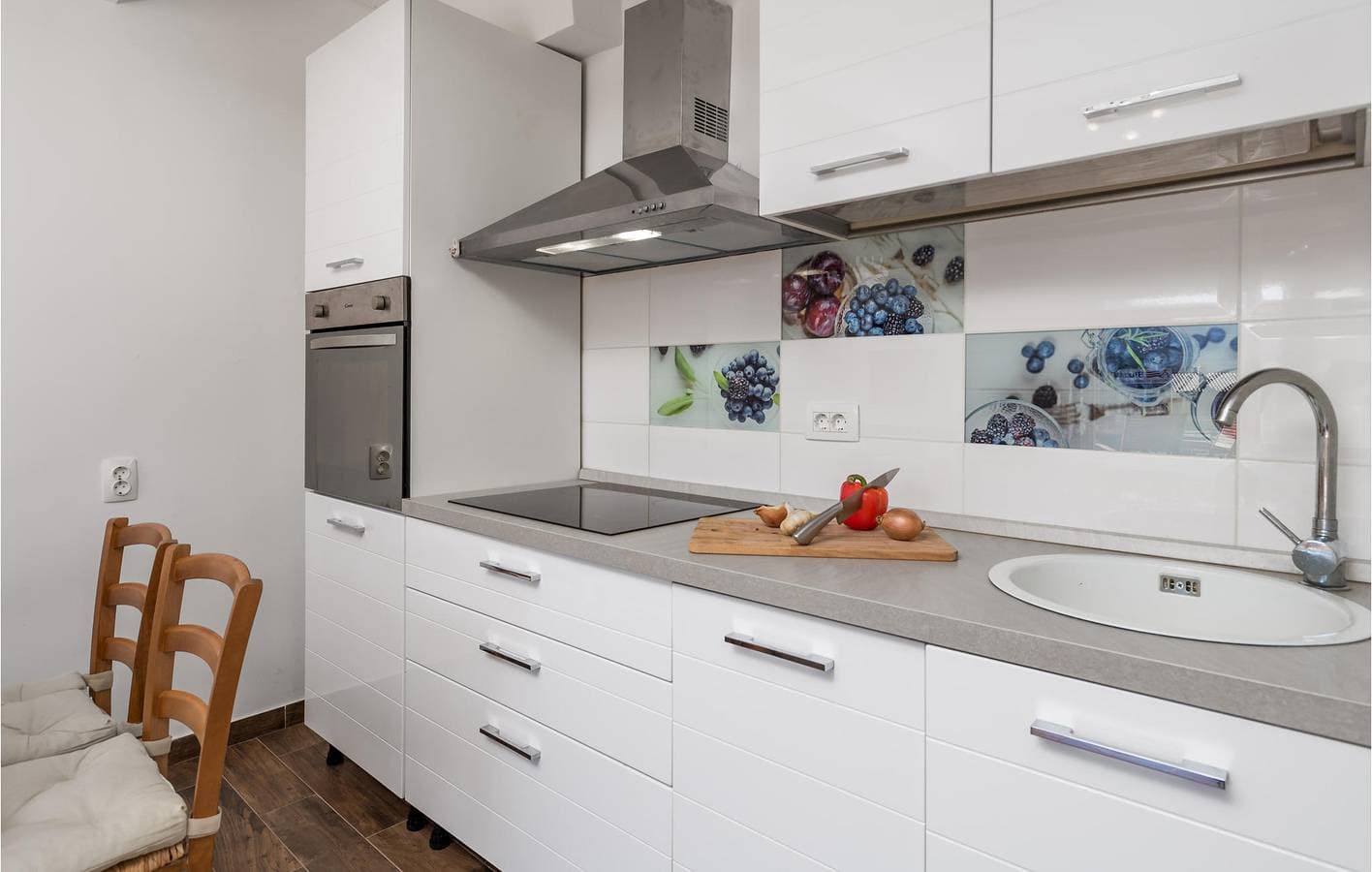 Foto 12 von 26: Gemütliche Ferienwohnung mit Terrasse in der Nähe eines Bistros und der Küste in Cres