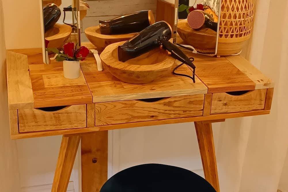 Foto 12 von 27: Gemütliches Apartment mit Whirlpool-Badewanne im Schlafzimmer und Katamaran-Netz