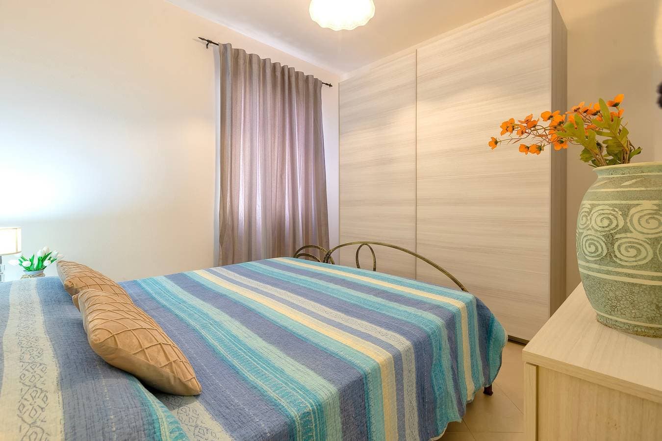 Foto 9 von 34: Ferienwohnung 'Charlie Beach' mit Meerblick, Balkon und Klimaanlage