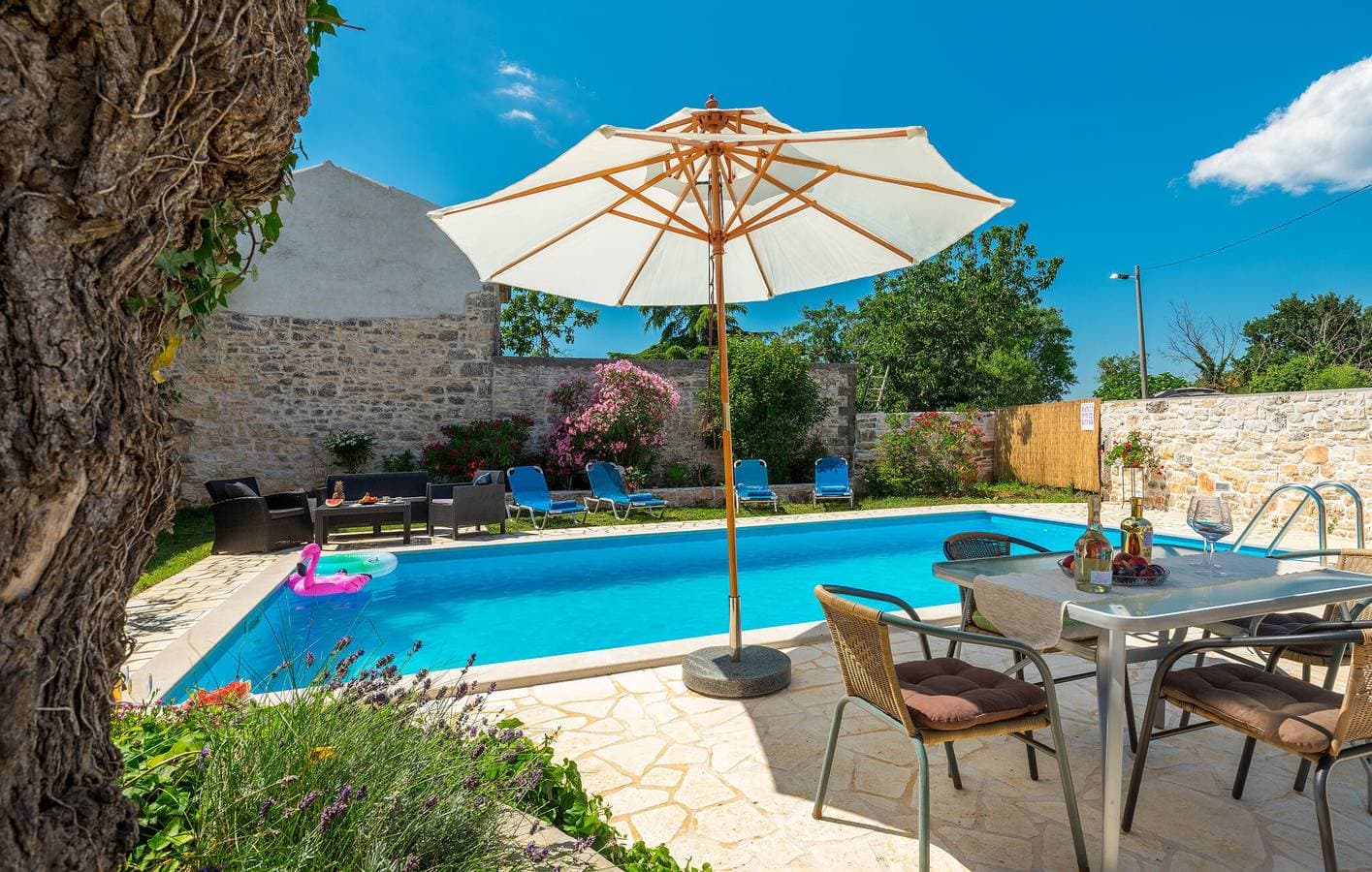 Foto 9 von 40: Reizende 128 m² große Wohnung mit Pool, Terrasse und Parkplatz in der Nähe des Stadtzentrums von Anzici