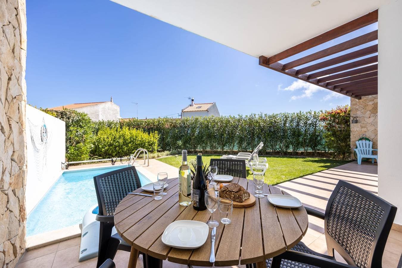 Foto 4 von 33: Villa Front Loop