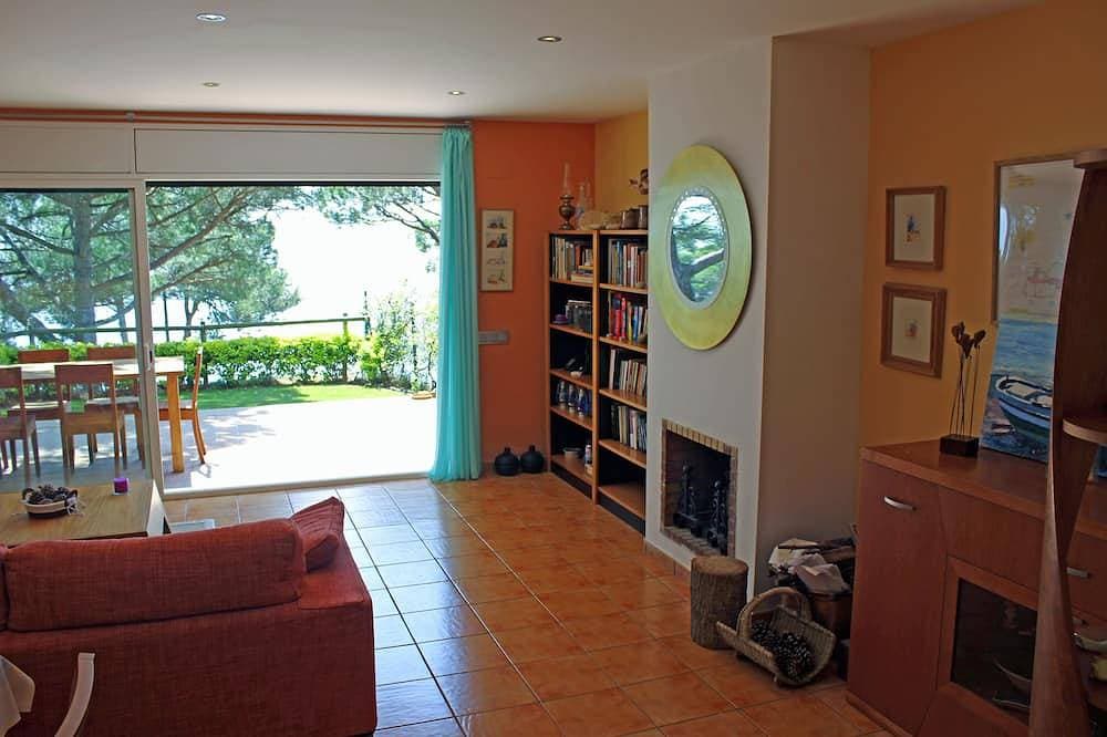 Foto 13 von 30: Große Luxus-Haus, herrliche Aussicht, in der grünen Oase, eigener Garten, riesige Pool
