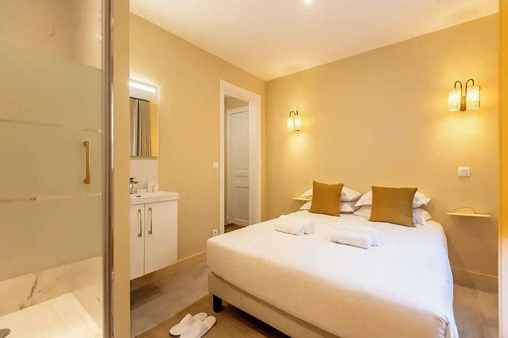 Foto 6 von 16: Stylish City Lights Escape – 2-Bedroom Gem In Central Paris