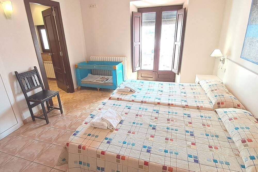 Foto 3 von 30: Casa Alerny – Authentisches katalanisches Landgut zwischen Kirschbäumen