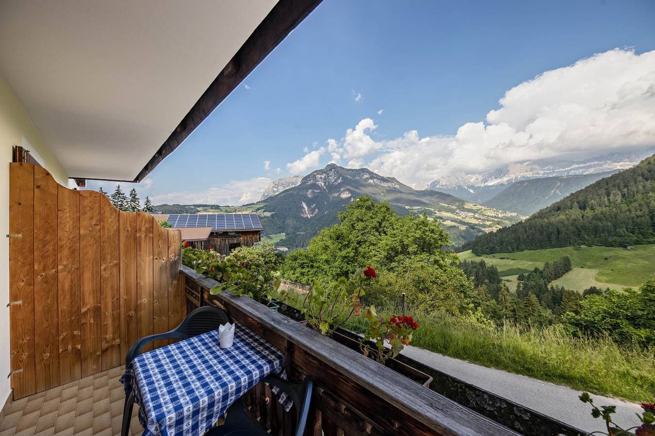 Foto 2 von 25: Ferienwohnung "Grödnerhof - Peter" Bergblick, WLAN, Terrasse & Balkon