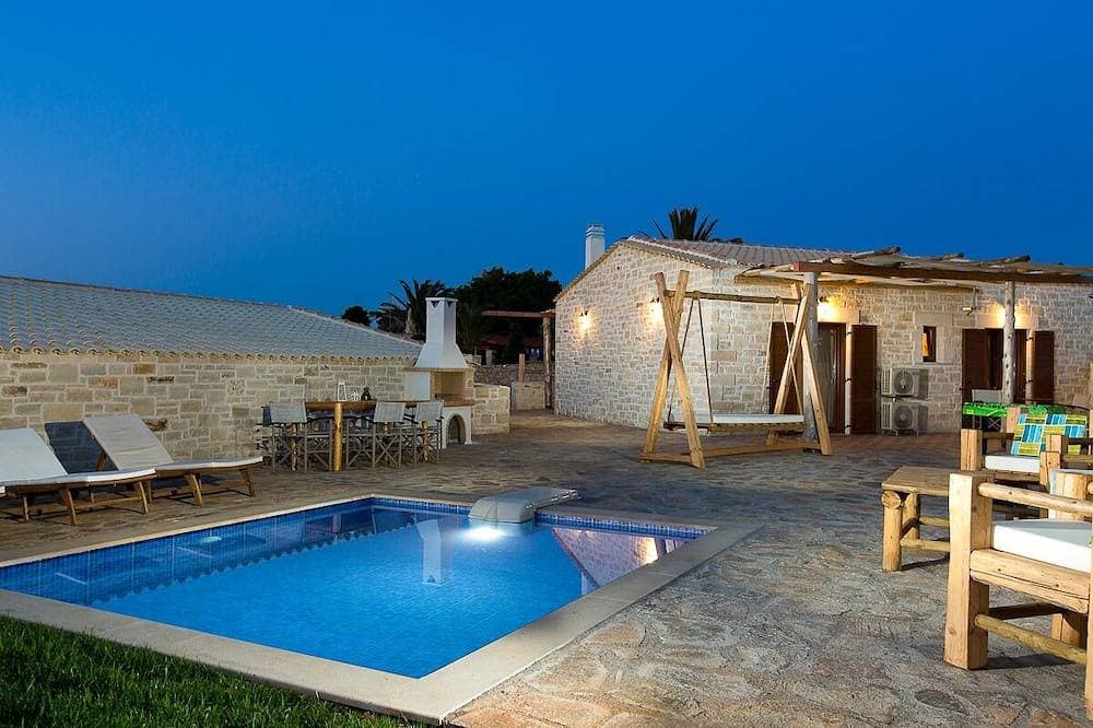 Foto 10 von 21: Chainteris Villa II, with Private Pool & Vast Views