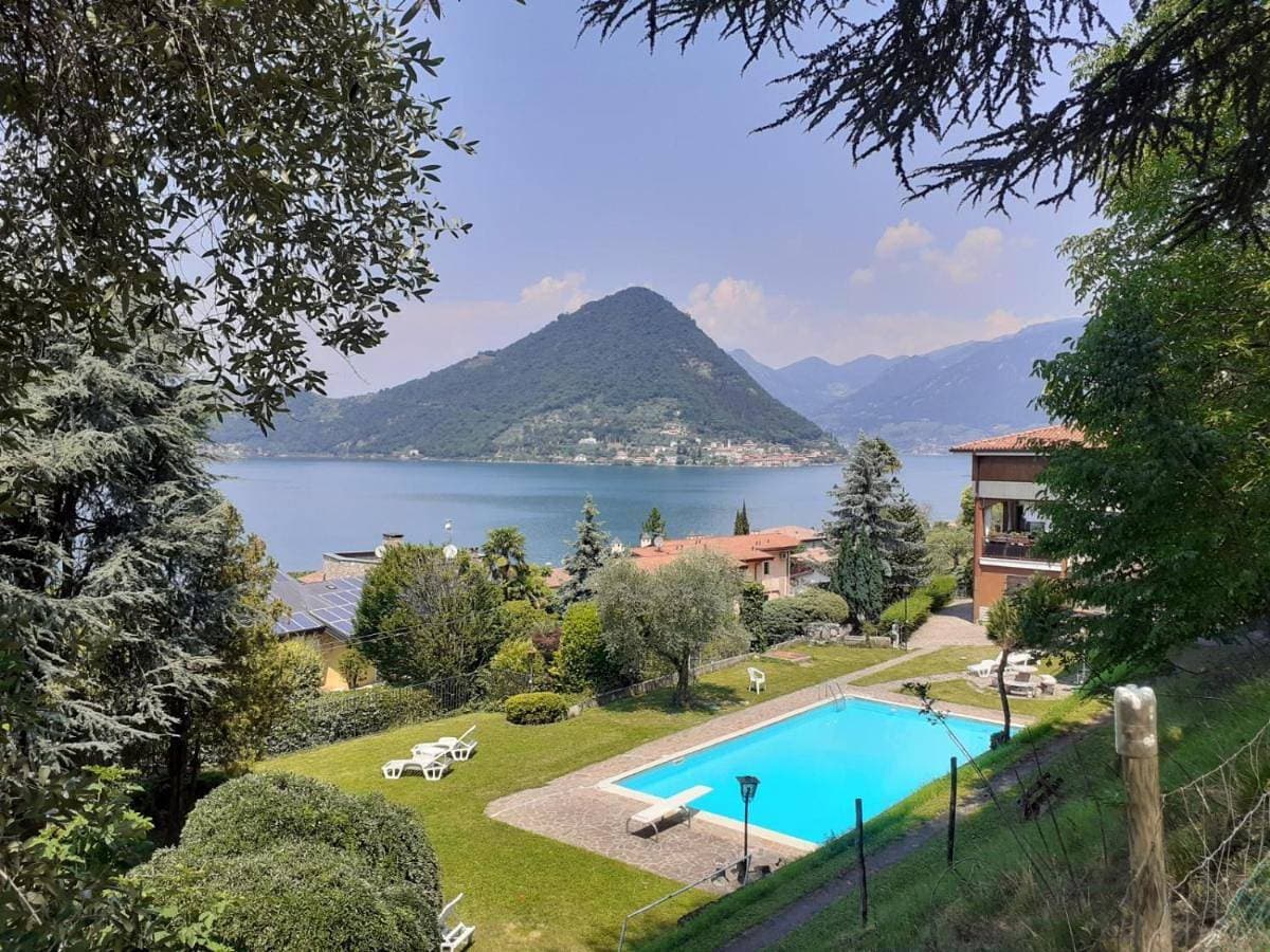 Lake View, Pool and Relax in a Private Villa 1