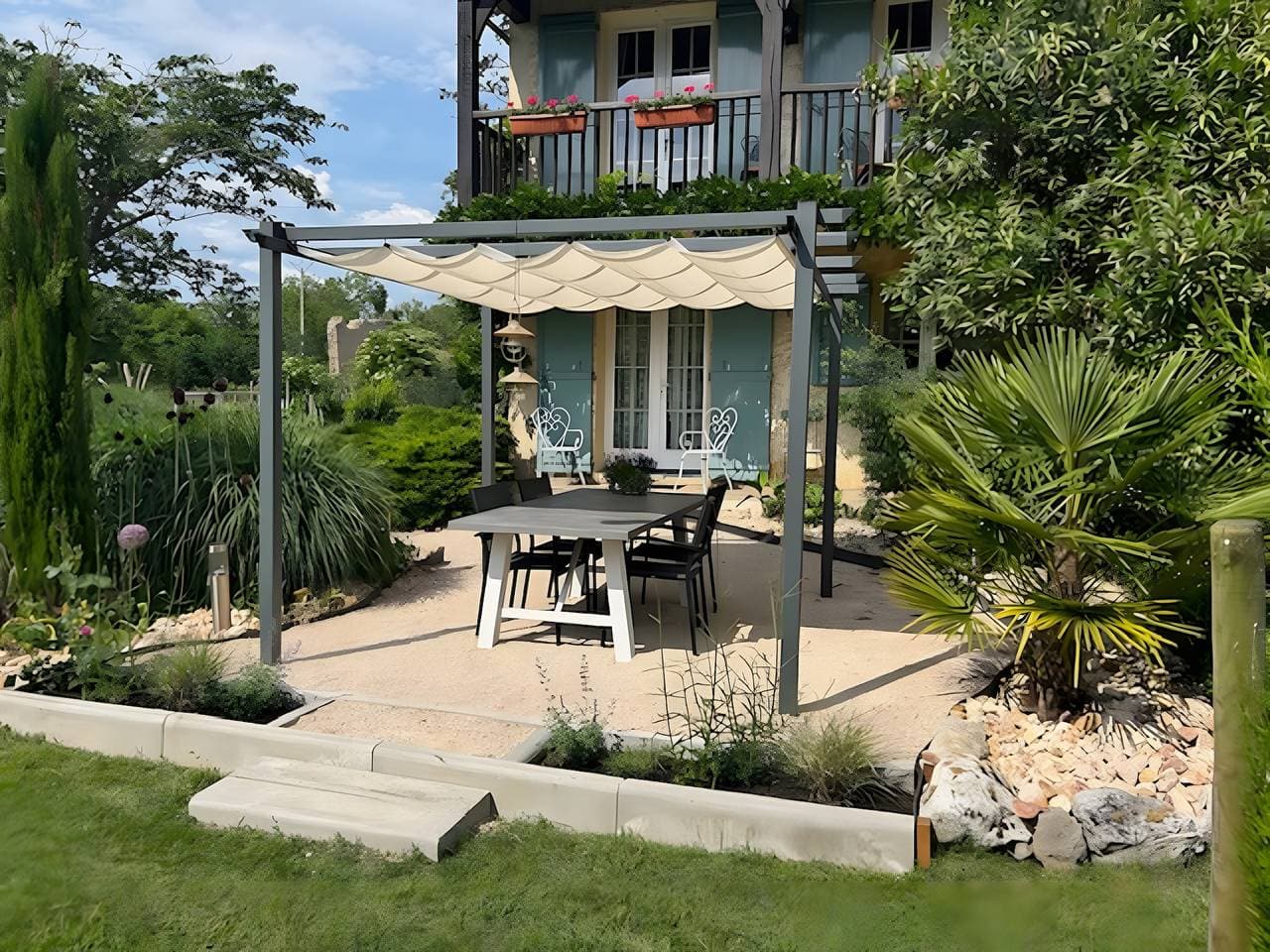 Foto 3 von 42: Le Petit Chateau: Haus mit privatem Pool, WLAN und Klimaanlage