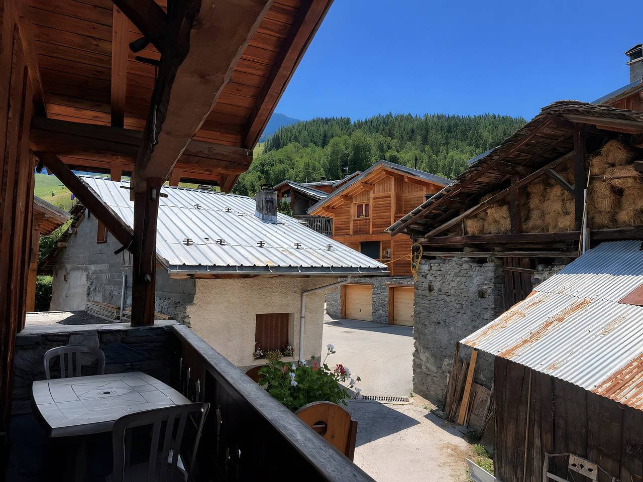 Foto 4 von 17: Ferienwohnung "L'edelweiss" mit Bergblick, privater Terrasse und WLAN