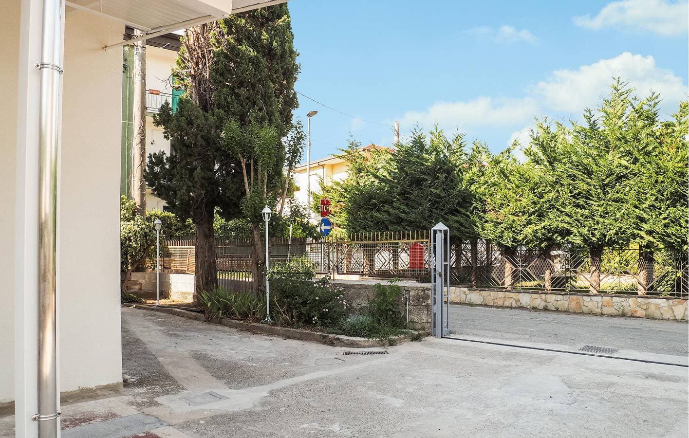 Foto 10 von 18: Gemütliches Apartment am Strand mit AC, Parkplatz und Küche