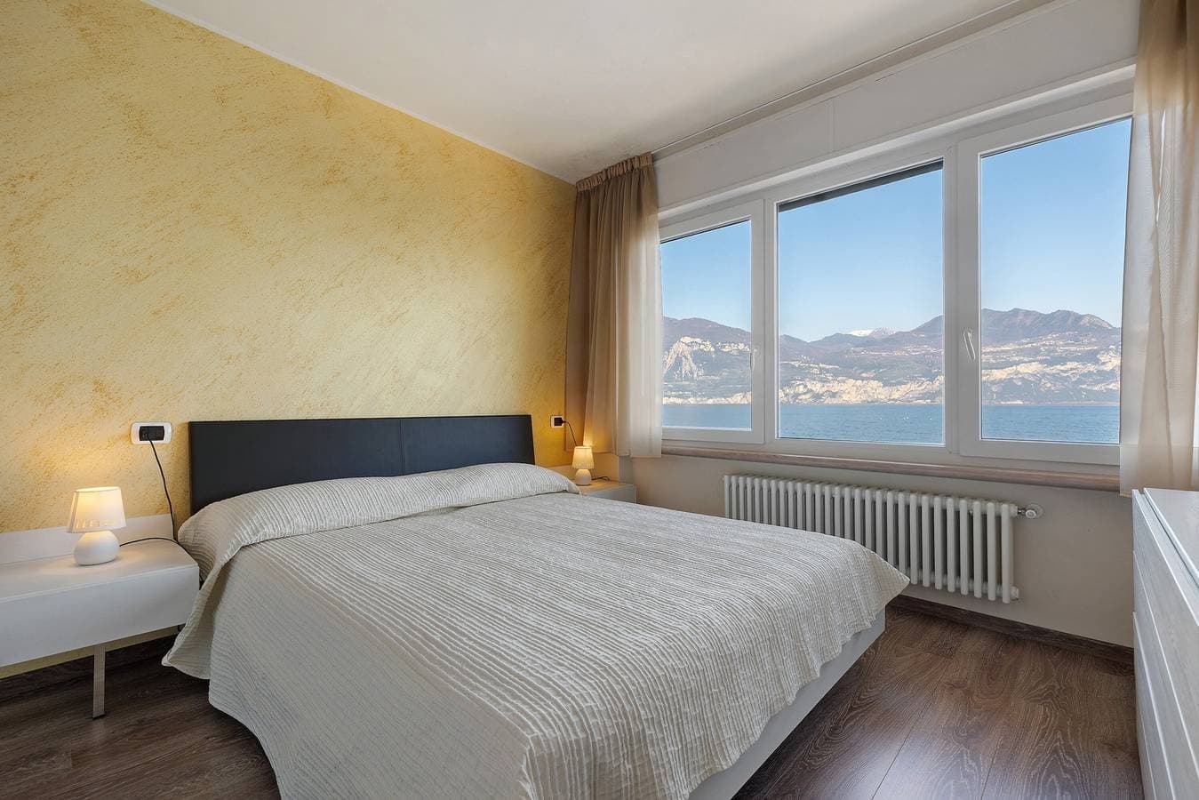 Foto 11 von 36: Ferienwohnung 'Bianca' mit Seeblick, Wi-Fi und Klimaanlage