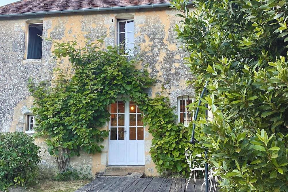 Bernard's self-catering cottage in the heart of the Perche! 1