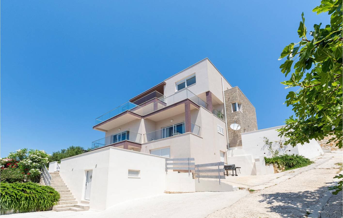 Gemütliche Ferienwohnung mit Pool, WLAN, Parkplatz und nur 1 km vom Strand entfernt 1