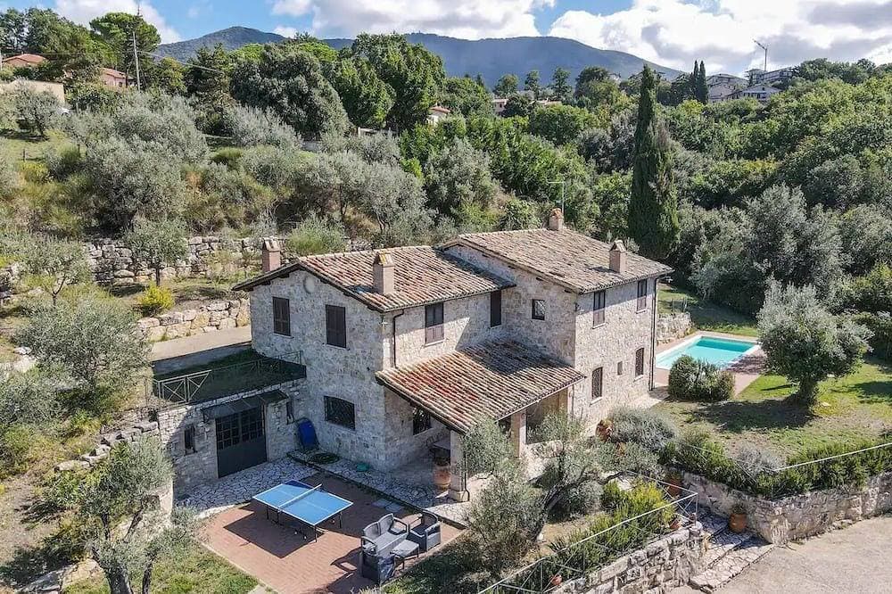 Detached villa with private pool and great panoramic views!! 1