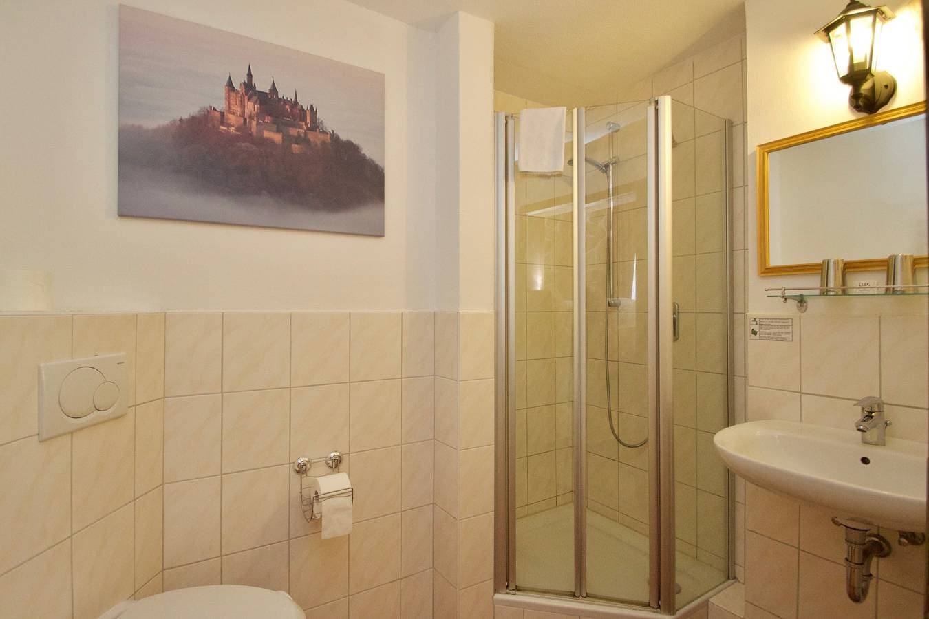 Foto 11 von 23: Zimmer 'Doppelzimmer' mit Bergblick, Gemeinschaftsterrasse und Wi-Fi