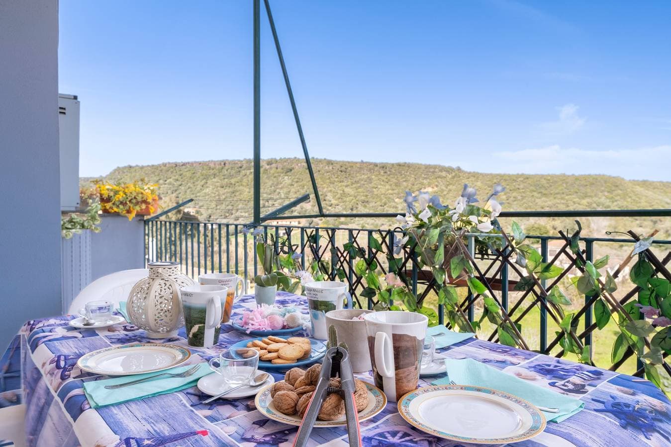 Foto 2 von 36: Ferienhaus 'Sa Figumoru Relax Mare' mit Bergblick und Klimaanlage