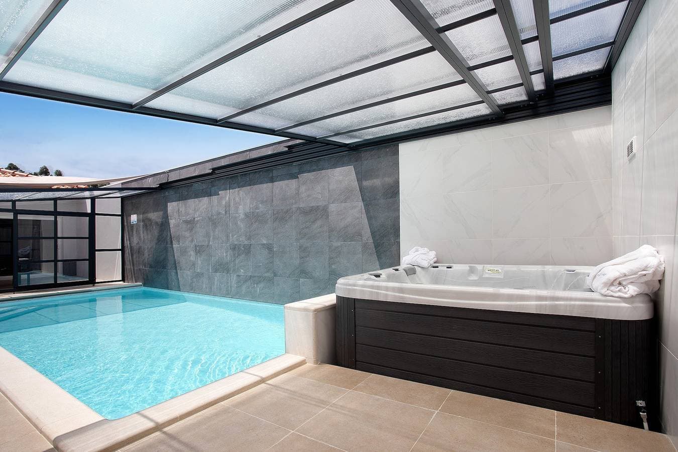 Foto 2 von 28: Villa 'Flor' mit beheiztem Pool, Whirlpool, Wi-Fi und Klimaanlage