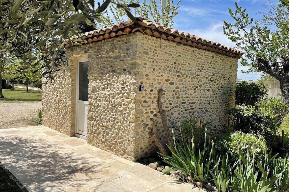 Foto 8 von 24: Quiet little house with large garden on the Rhône agricultural plain