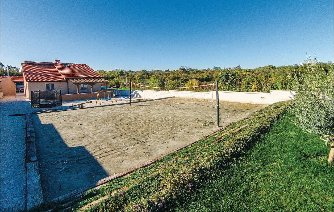 Foto 9 von 54: Gemütliche 2-Zimmer-Ferienwohnung mit Terrasse und Parkplatz, 2,5 km vom Zentrum von Manjadvorci entfernt