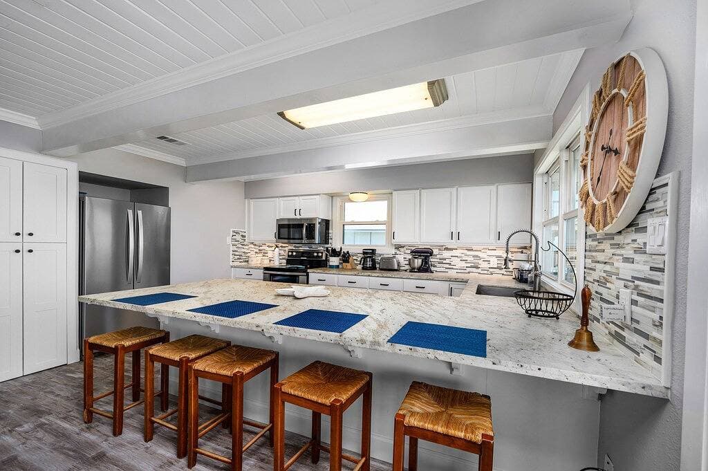 Foto 4 von 44: \"RightOnTheBeachVR\" Front Row Jamaica Beach 4Br / 3bth, atemberaubende Aussichten, riesige Decks