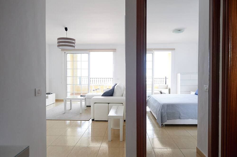 Foto 2 von 30: Meerblick !!! Moderne Wohnung in Strandnähe mit einem schönen großen Pool!