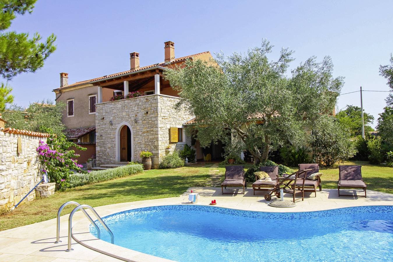 Foto 2 von 28: Ferienhaus Šalvela * 11000 m2 Grundstück, Garten, privater Pool, WLAN