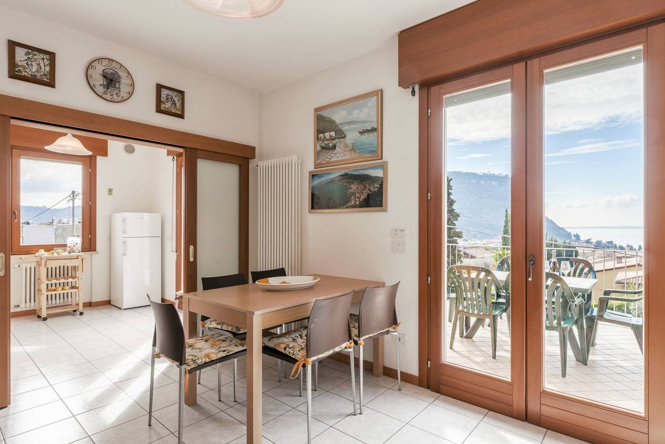 Foto 10 von 30: Regarda - La Terrazza di Garda Wohnung mit Terrasse mit Seeblick