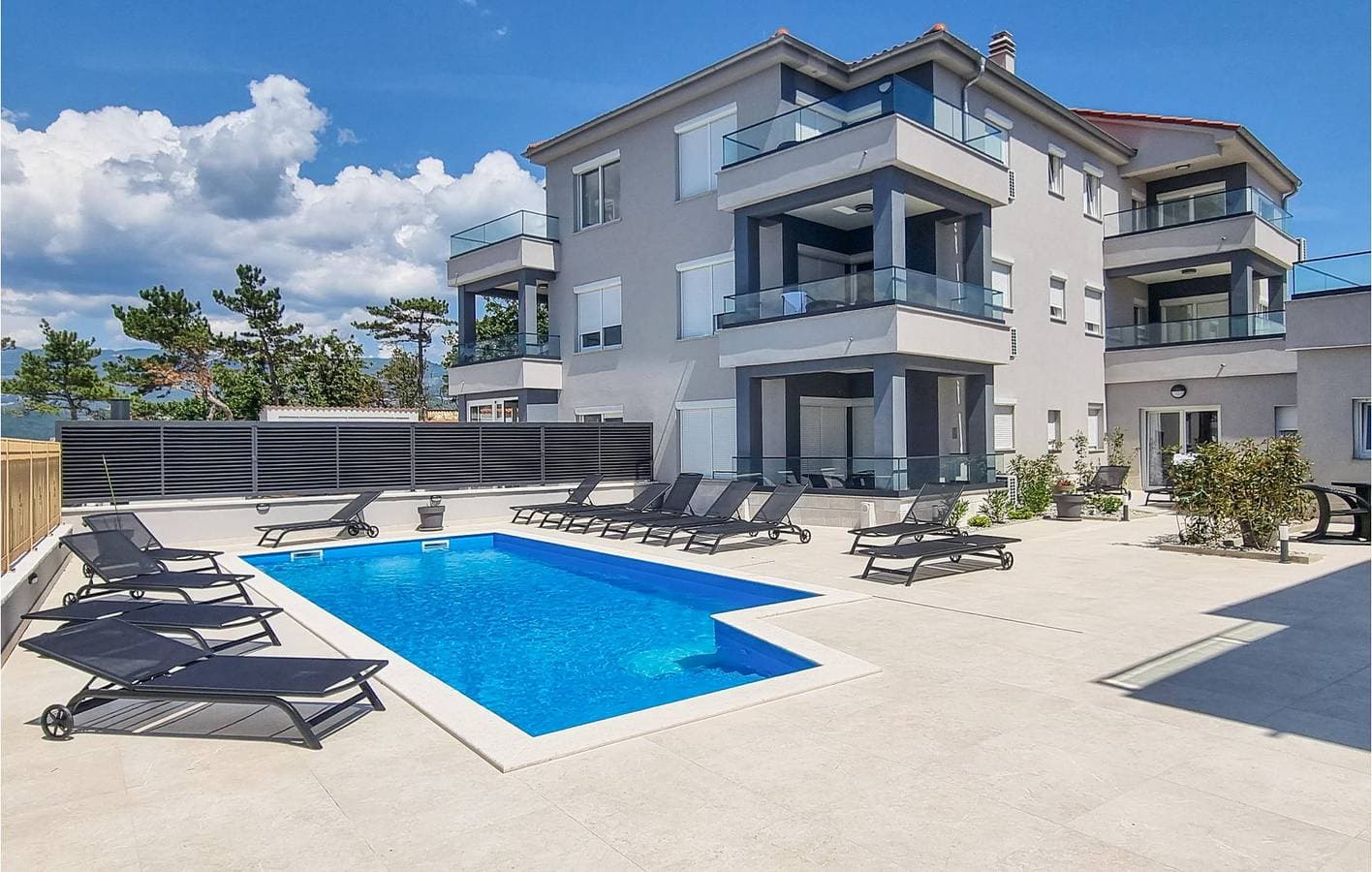 Foto 5 von 33: Gemütliche Ferienwohnung am Meer: WLAN, Pool & Terrasse, 1,5 km zum Strand