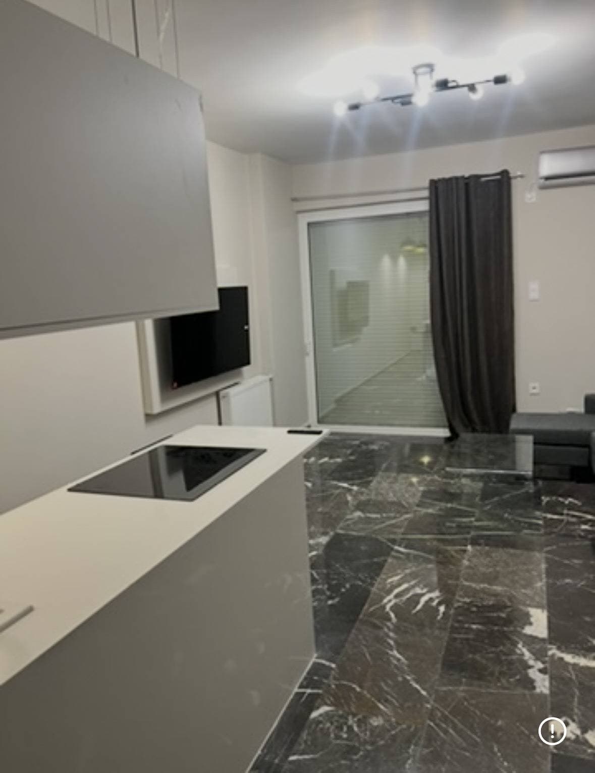 Geräumiges Apartment mit 2 Schlafzimmern in Paleo Faliro, Athen 1