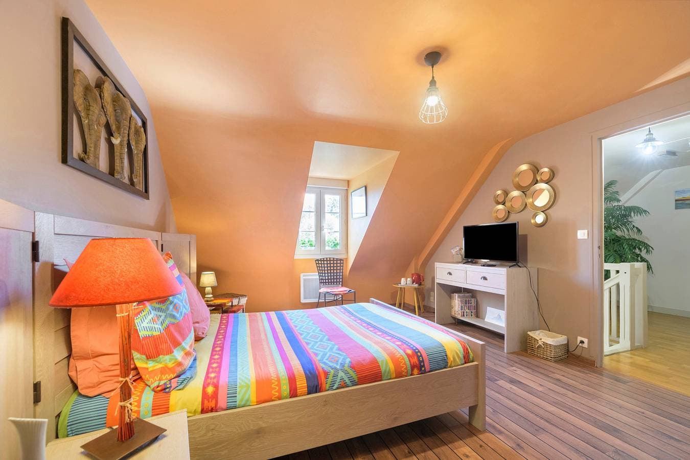 Foto 12 von 22: Gästezimmer „Le Lys De Mer – Zimmer“ mit Meerblick, Gemeinschaftsterrasse und WLAN