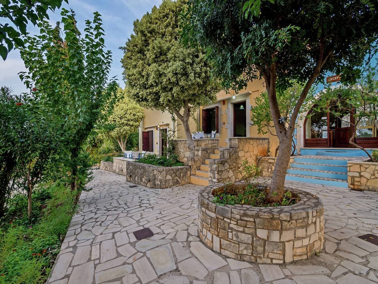Foto 9 von 25: Ferienhaus in Douliana mit Gemeinschaftspool