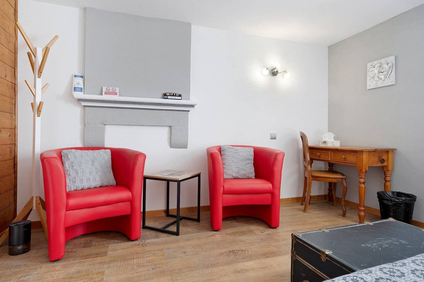 Foto 10 von 27: Gästehaus „Chambre Malle De Poste“ mit gemeinsamer Terrasse, Garten und WLAN