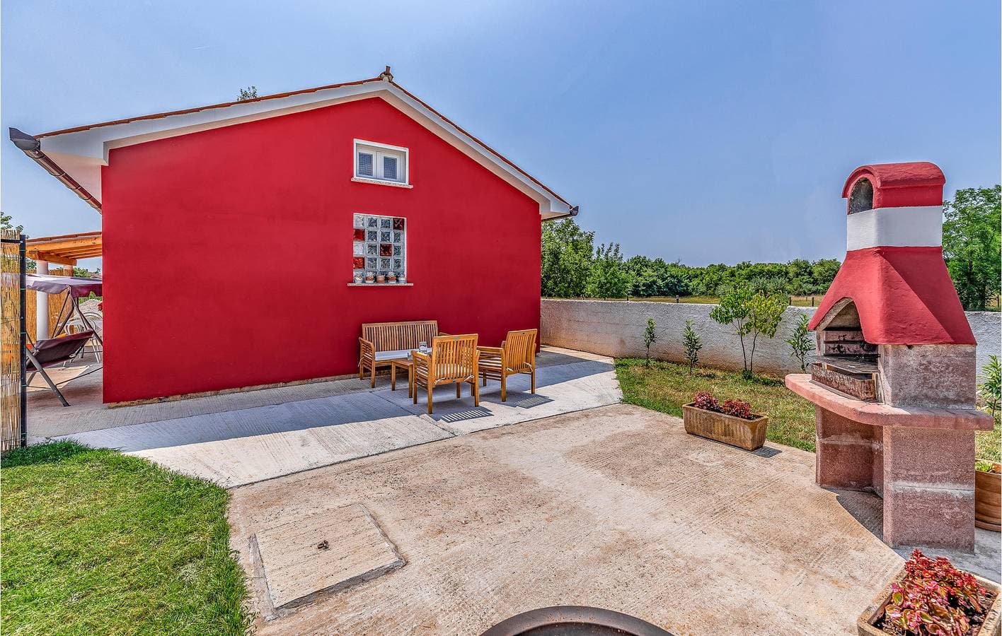 Foto 8 von 25: Modernes Apartment mit Pool, Parkplatz und WLAN in der Nähe des Stadtzentrums von Rebici