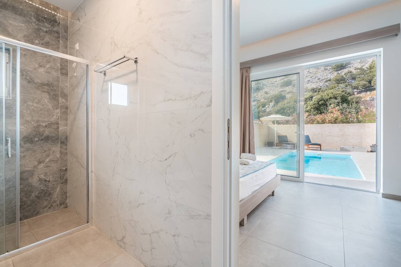 Foto 8 von 20: Ferienwohnung 'Tesoro Del Mare mit Privat Pool 2' mit Bergblick, WLAN und Klimaanlage