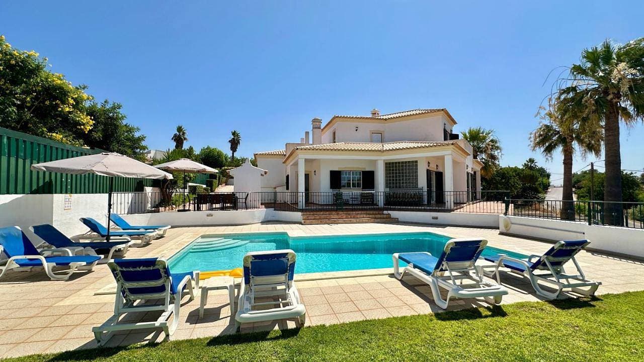 Foto 10 von 43: Villa with Private Pool