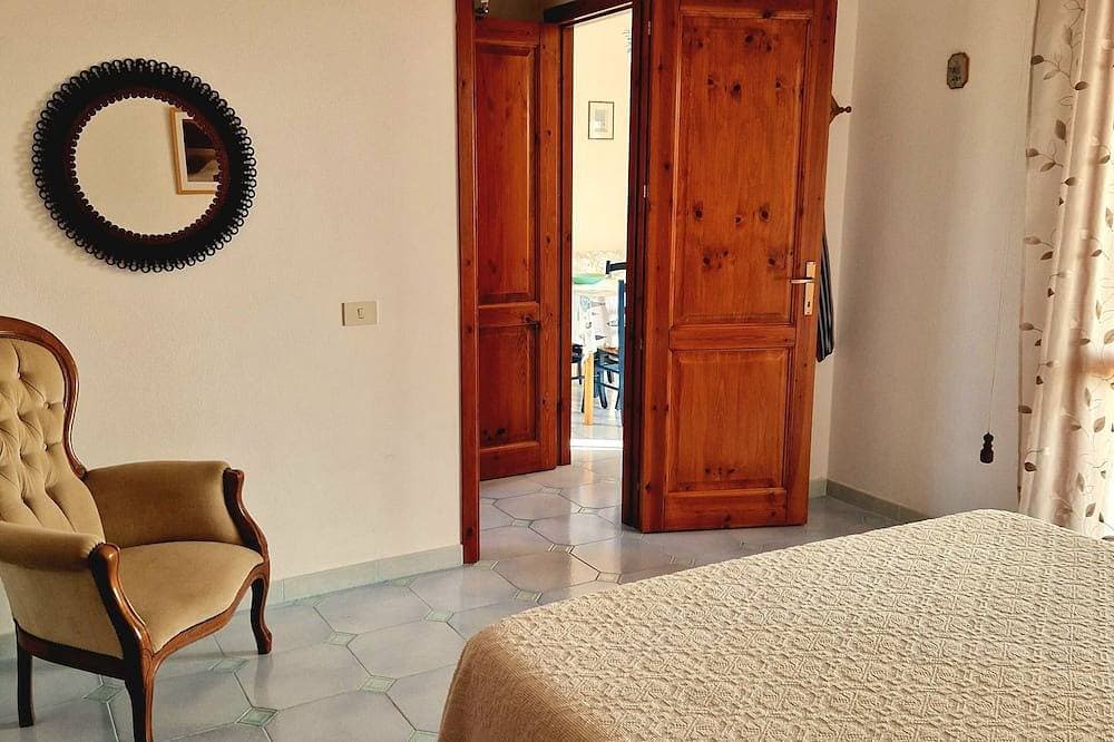 Foto 5 von 11: Within walking distance of the beautiful Vignola beach, with panoramic terrace.
