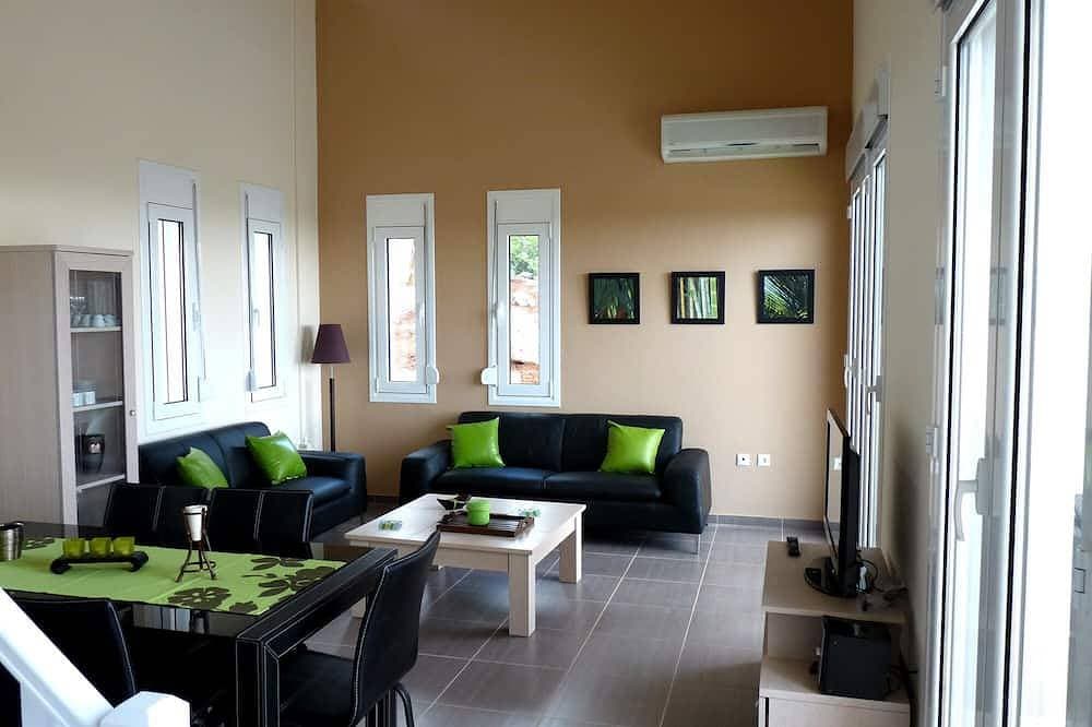 Foto 10 von 30: Moderne Villa für 1 bis 6 Personen, privater Pool, schöne Aussicht auf das Meer und die Berge