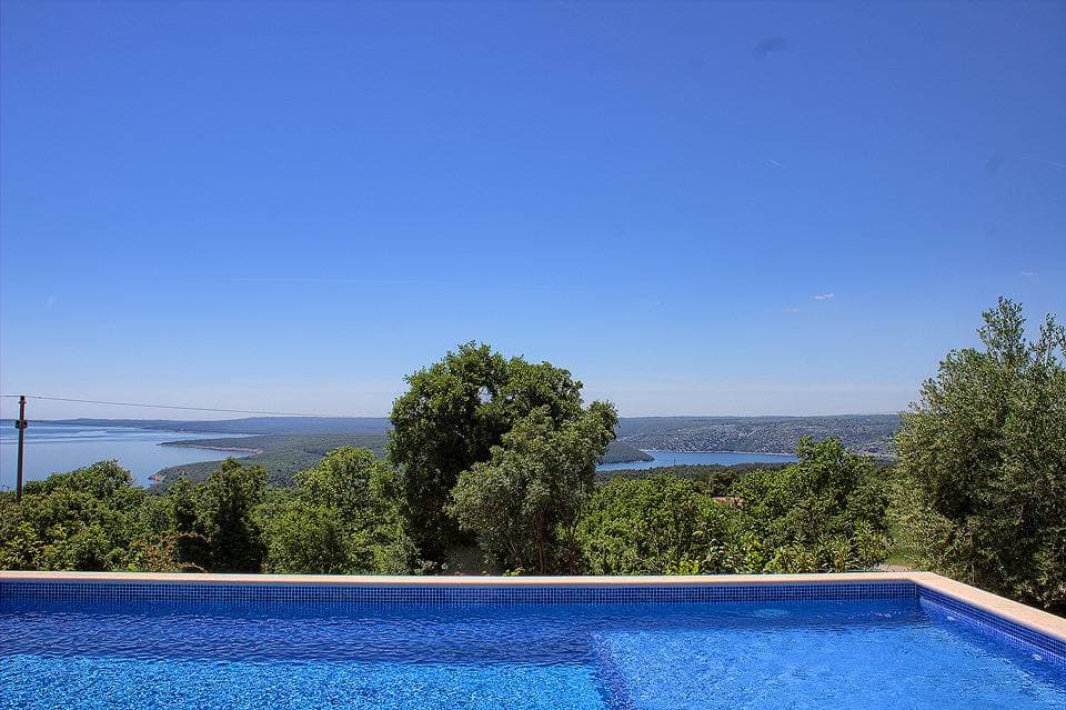 Foto 9 von 40: Villa für 10 Personen mit Terrasse