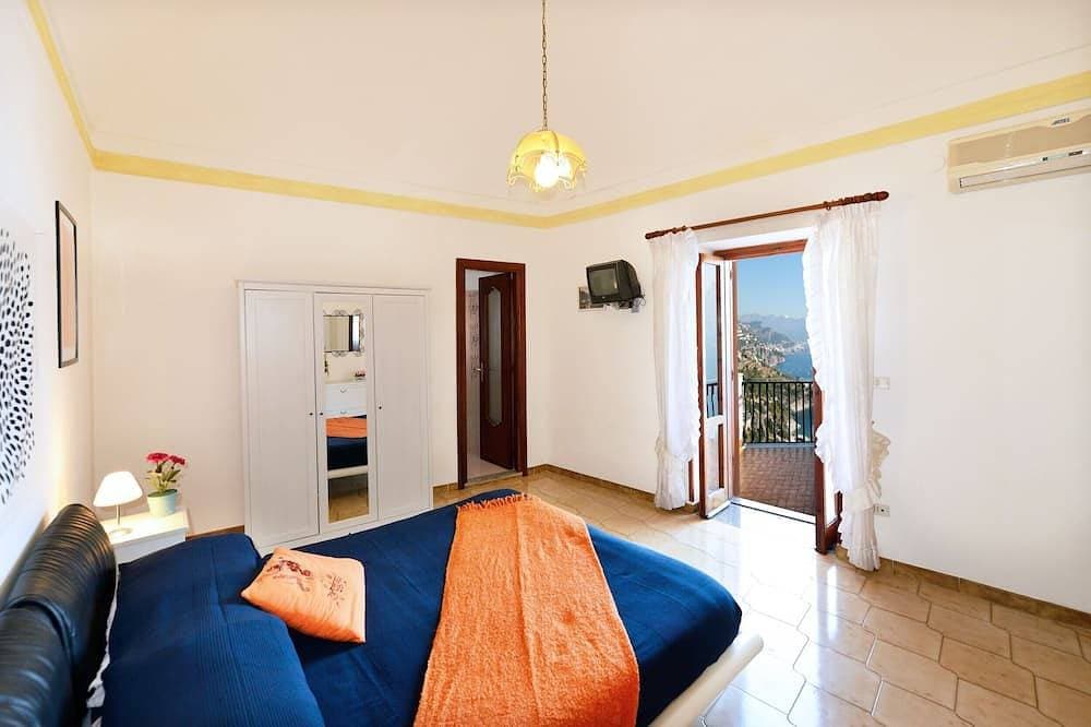 Foto 3 von 30: Villa mit herrlichem Blick auf das Meer und die Küste von Amalfi.Parkplatz