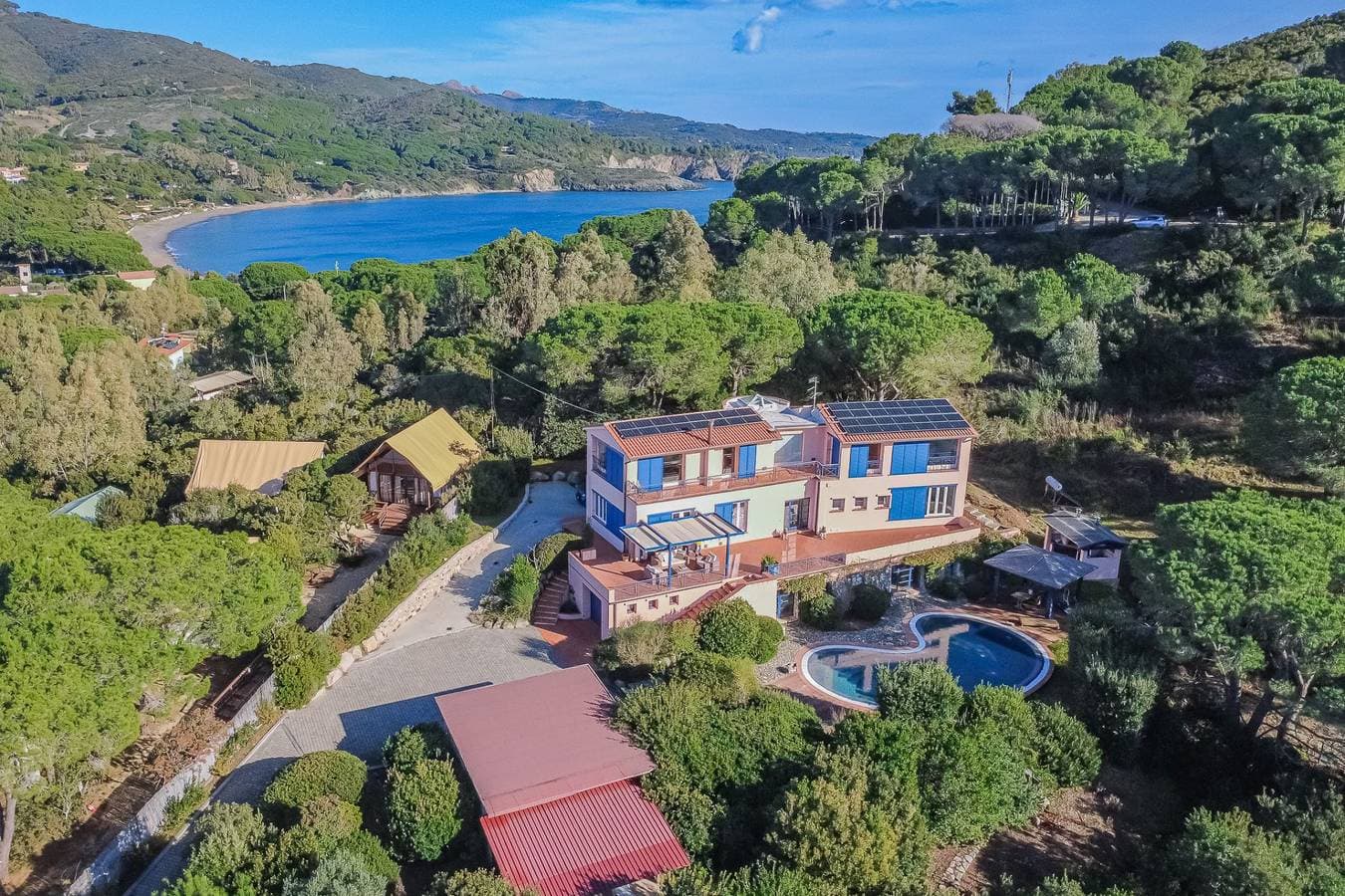 Foto 3 von 107: Villa für 10 Personen mit Garten