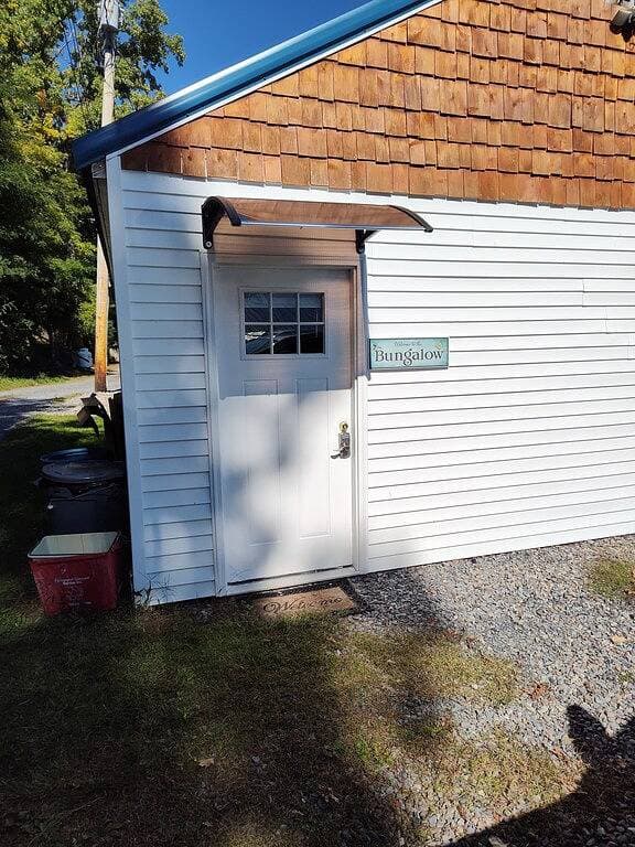 Foto 5 von 23: Cozy All Season Tiny house Bungalow right on the Lake  wine and brewery trail.